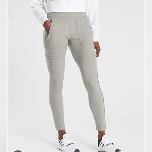 Athleta Highlands Hybrid Cargo Pant size 4